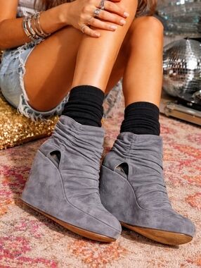 Tashkent By Cheyenne Pearl Gray Suede Wedge Retro Vibe Boot8es 10